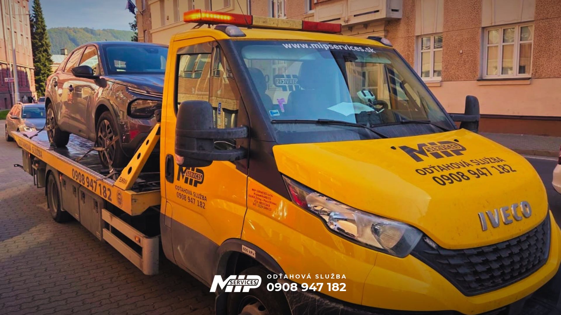 Prehriaty motor počas jazdy: Čo robiť a kedy zavolať odťahovú službu?